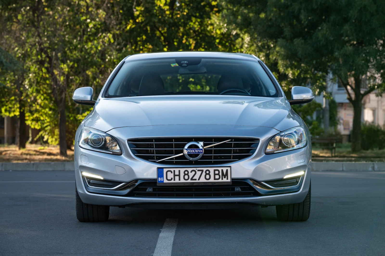 Volvo V60 2.4 D6 AWD Plug-In Hybrid Summum, снимка 1
