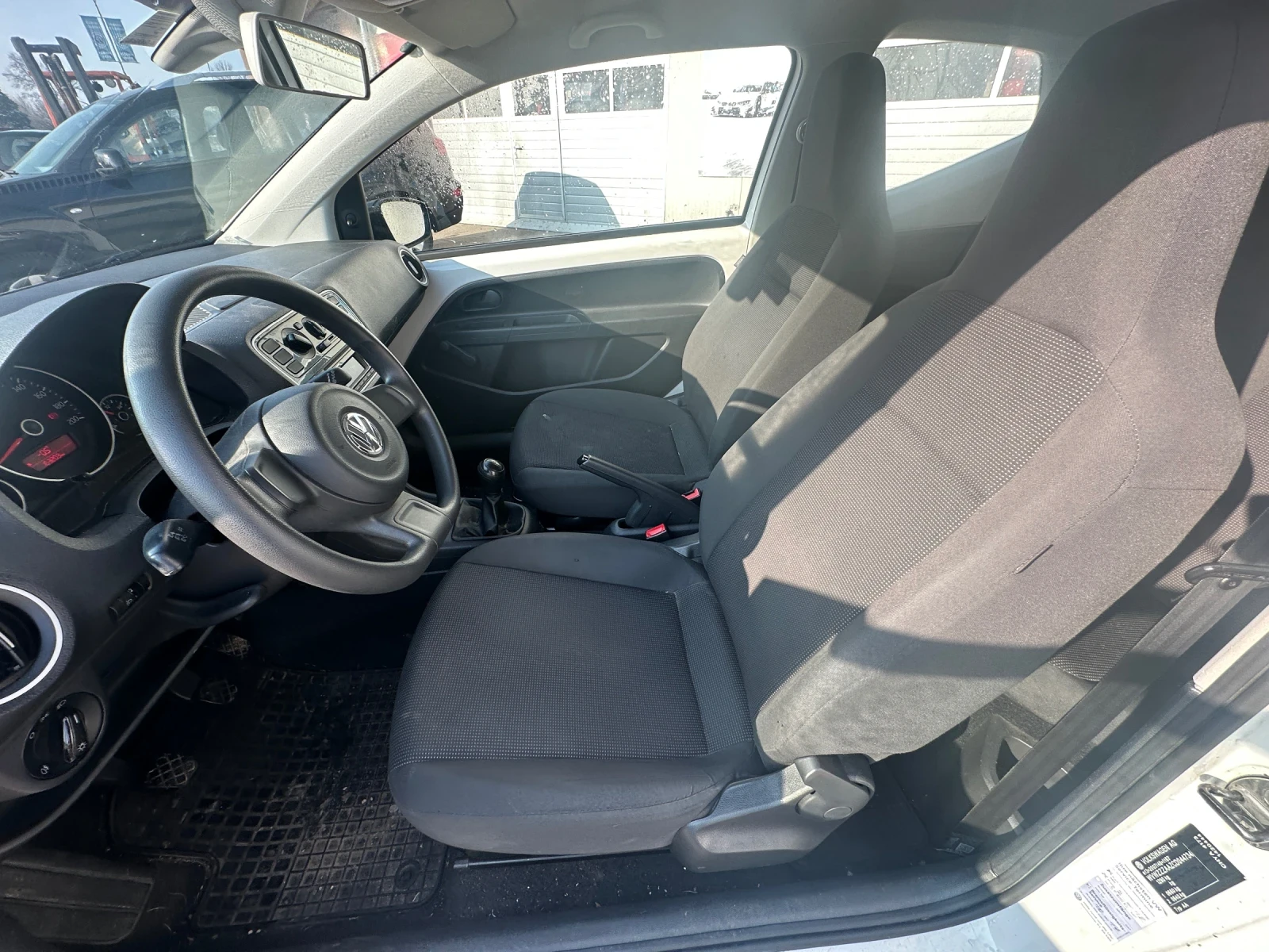 VW Up 1.0i* КЛИМА - изображение 8