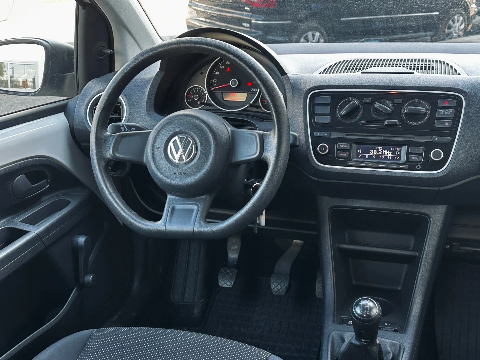 VW Up 1.0i* КЛИМА, снимка 2 - Автомобили и джипове - 51890705