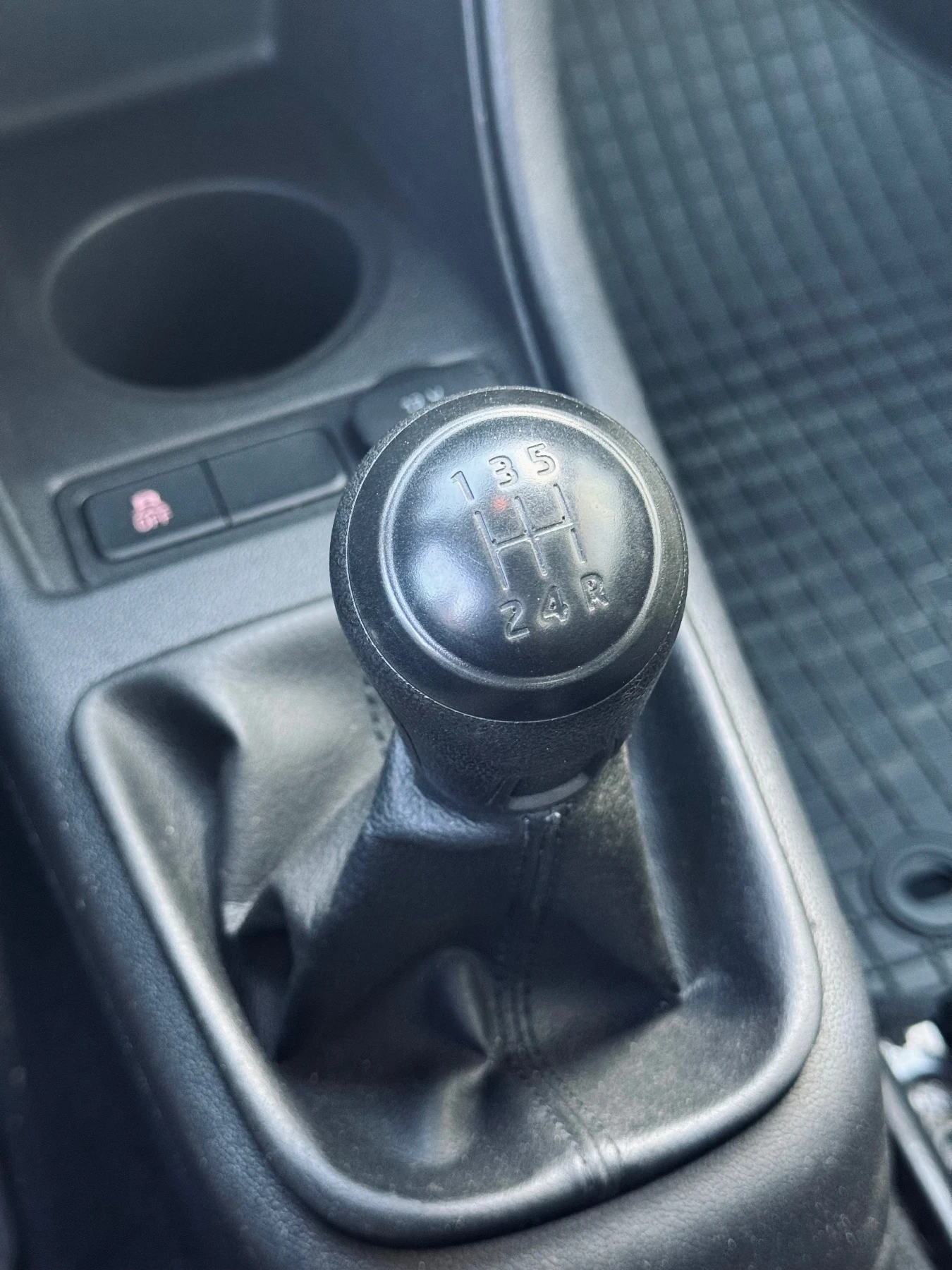 VW Up 1.0i* КЛИМА, снимка 8 - Автомобили и джипове - 51890705