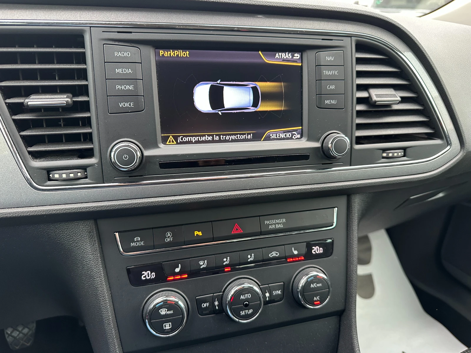 Seat Leon ГАРАНЦИЯ/1.4i 122 к.с. | Mobile.bg — изображение 12