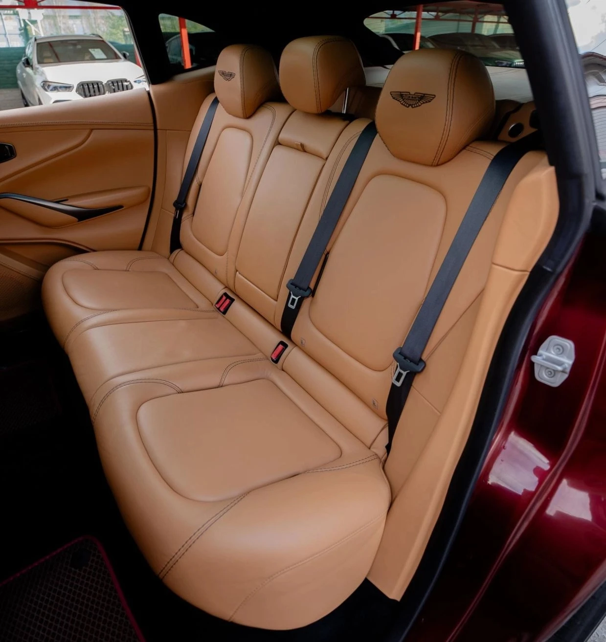 Aston Martin DBX | Mobile.bg   5