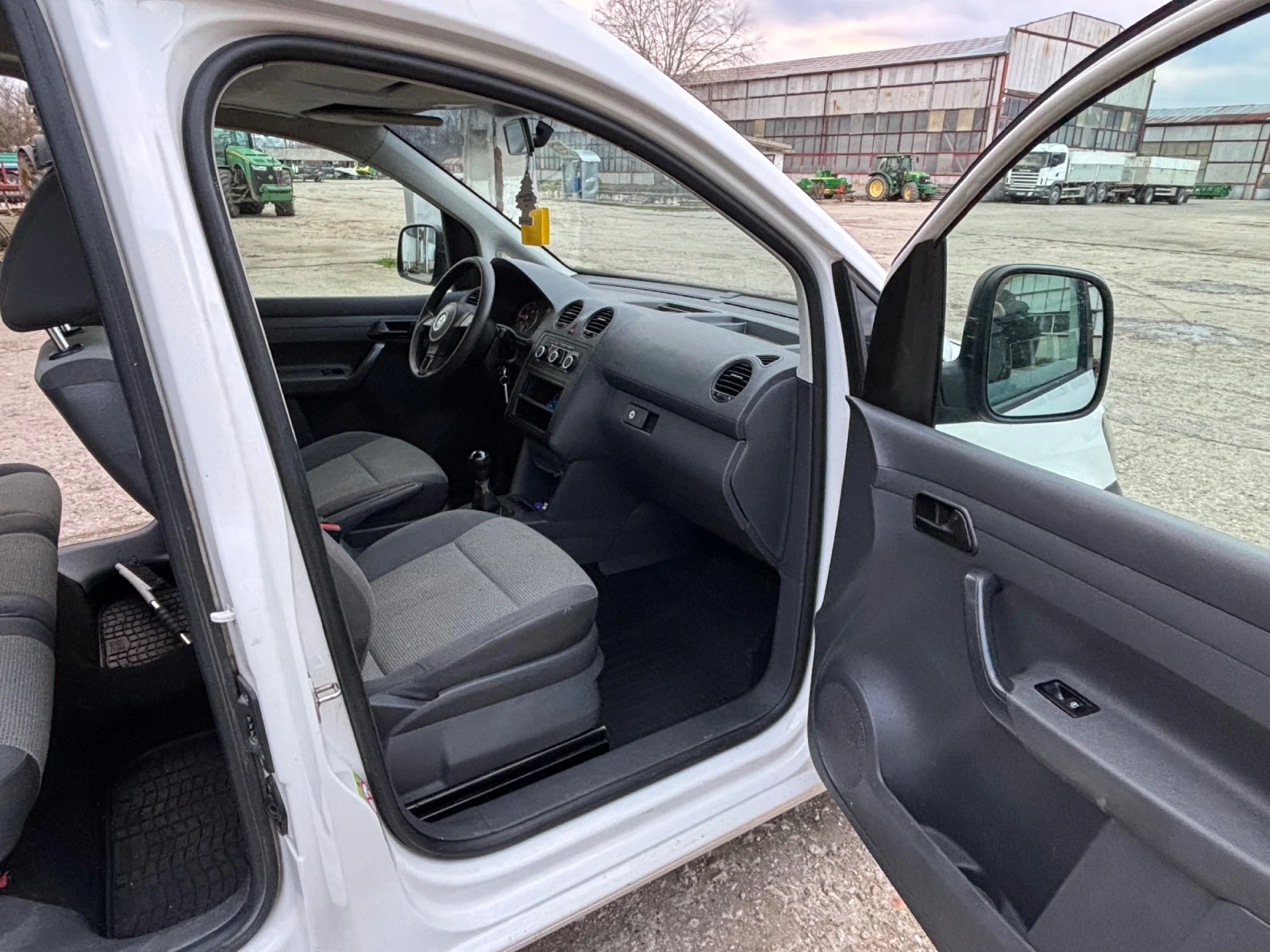 VW Caddy Caddy Maxi Life1.6TDI 5������ | Mobile.bg � ����������� 11