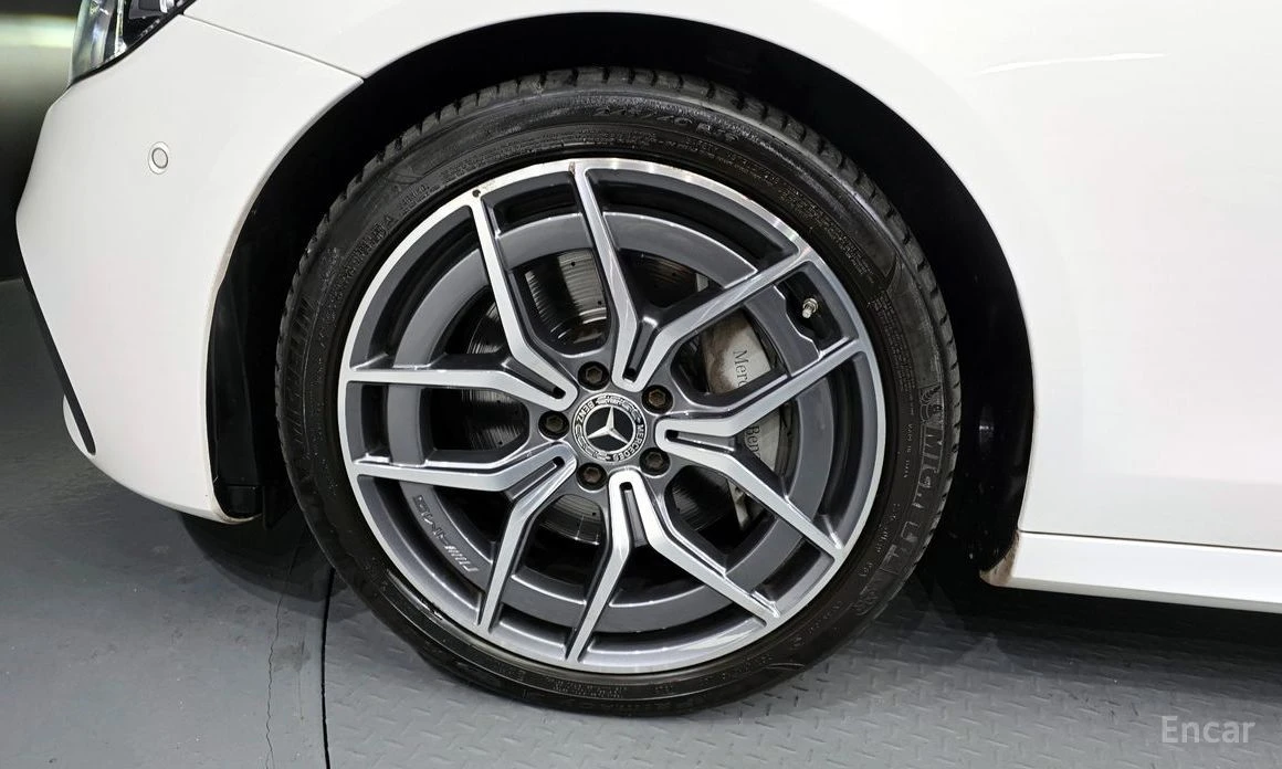 Mercedes-Benz E 220  - изображение 5