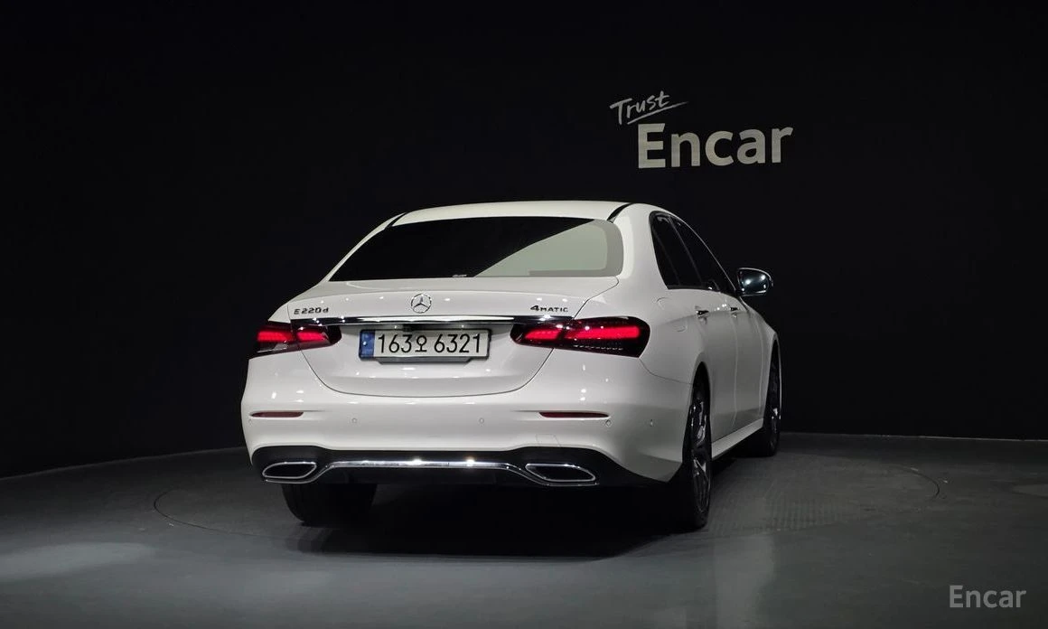 Mercedes-Benz E 220  - изображение 4