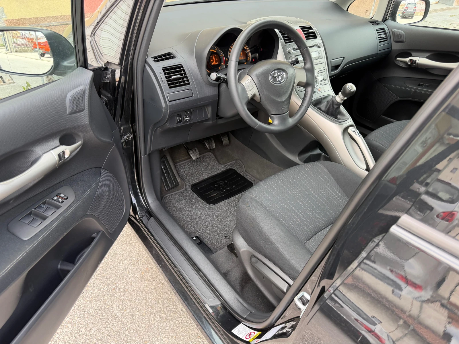 Toyota Auris 1.4D-4D 90к.с. EURO5 6 скорости ГЕРМАНИЯ, снимка 12 - Автомобили и джипове - 54051173