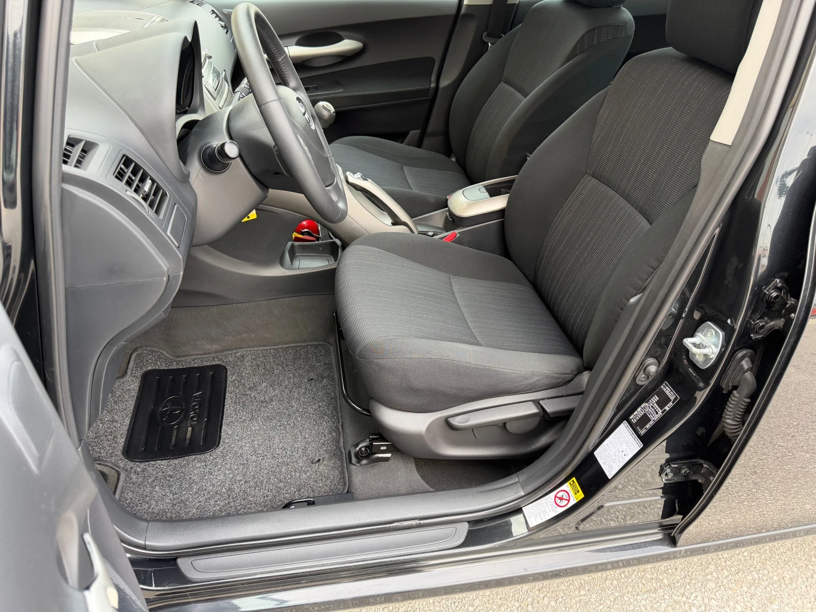 Toyota Auris 1.4D-4D 90к.с. EURO5 6 скорости ГЕРМАНИЯ, снимка 13 - Автомобили и джипове - 54051173