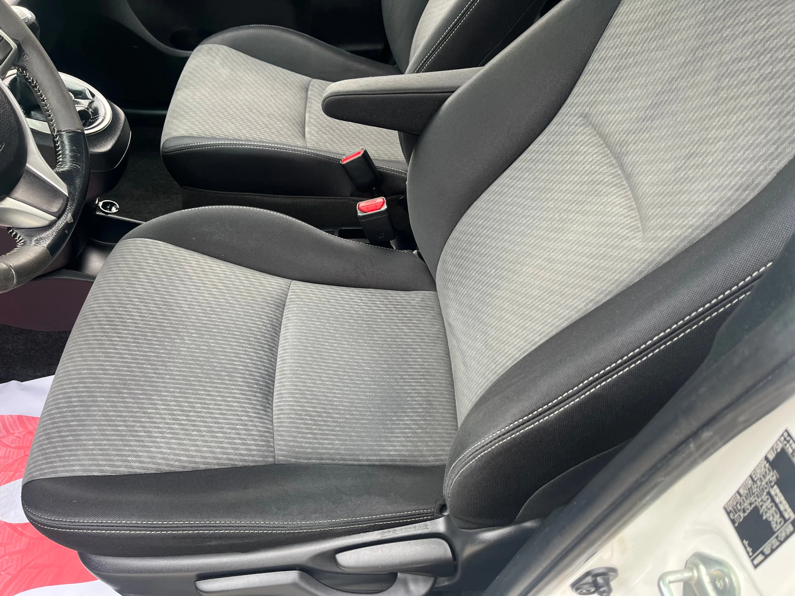 Toyota Verso S 1.33 i, снимка 8 - Автомобили и джипове - 54144698