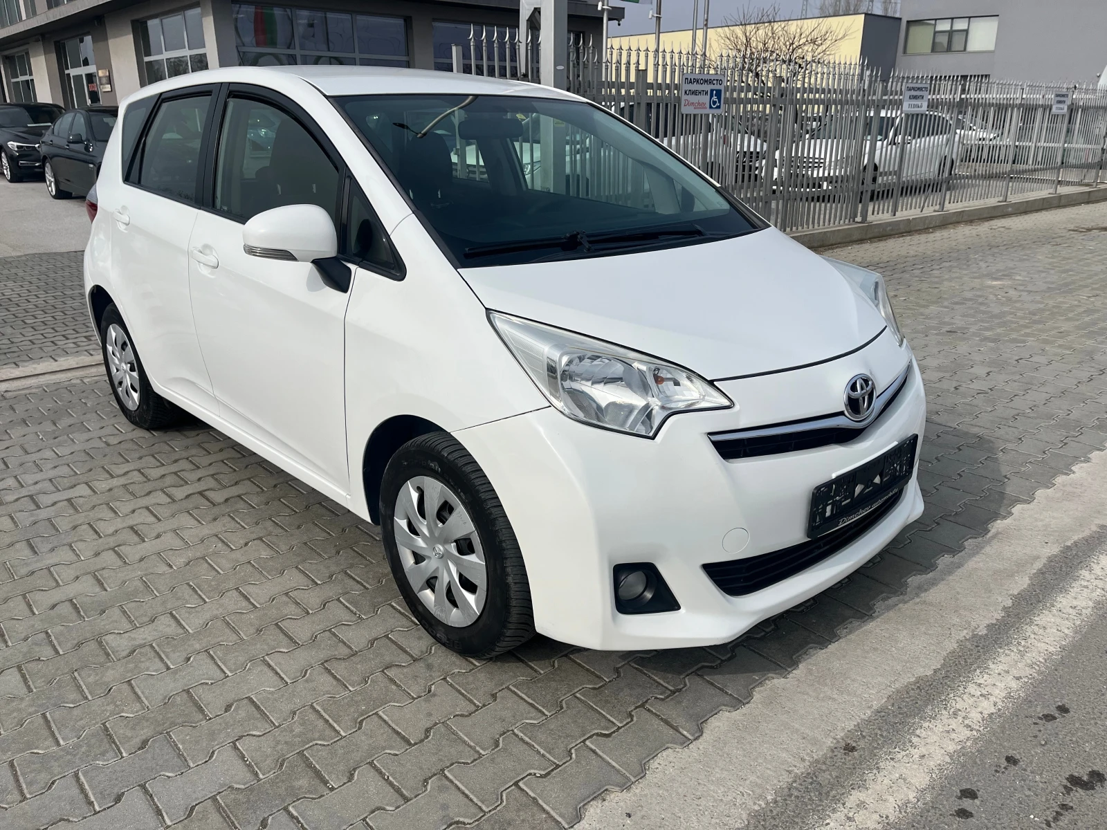 Toyota Verso S 1.33 i, снимка 3 - Автомобили и джипове - 54144698