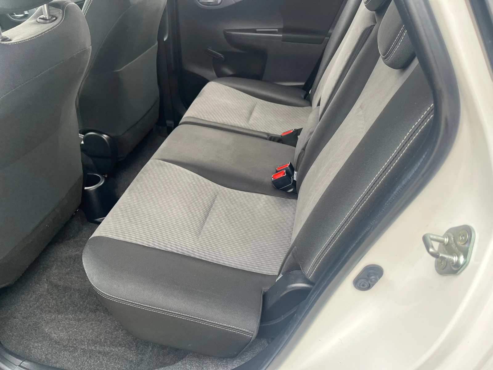 Toyota Verso S 1.33 i, снимка 10 - Автомобили и джипове - 54144698