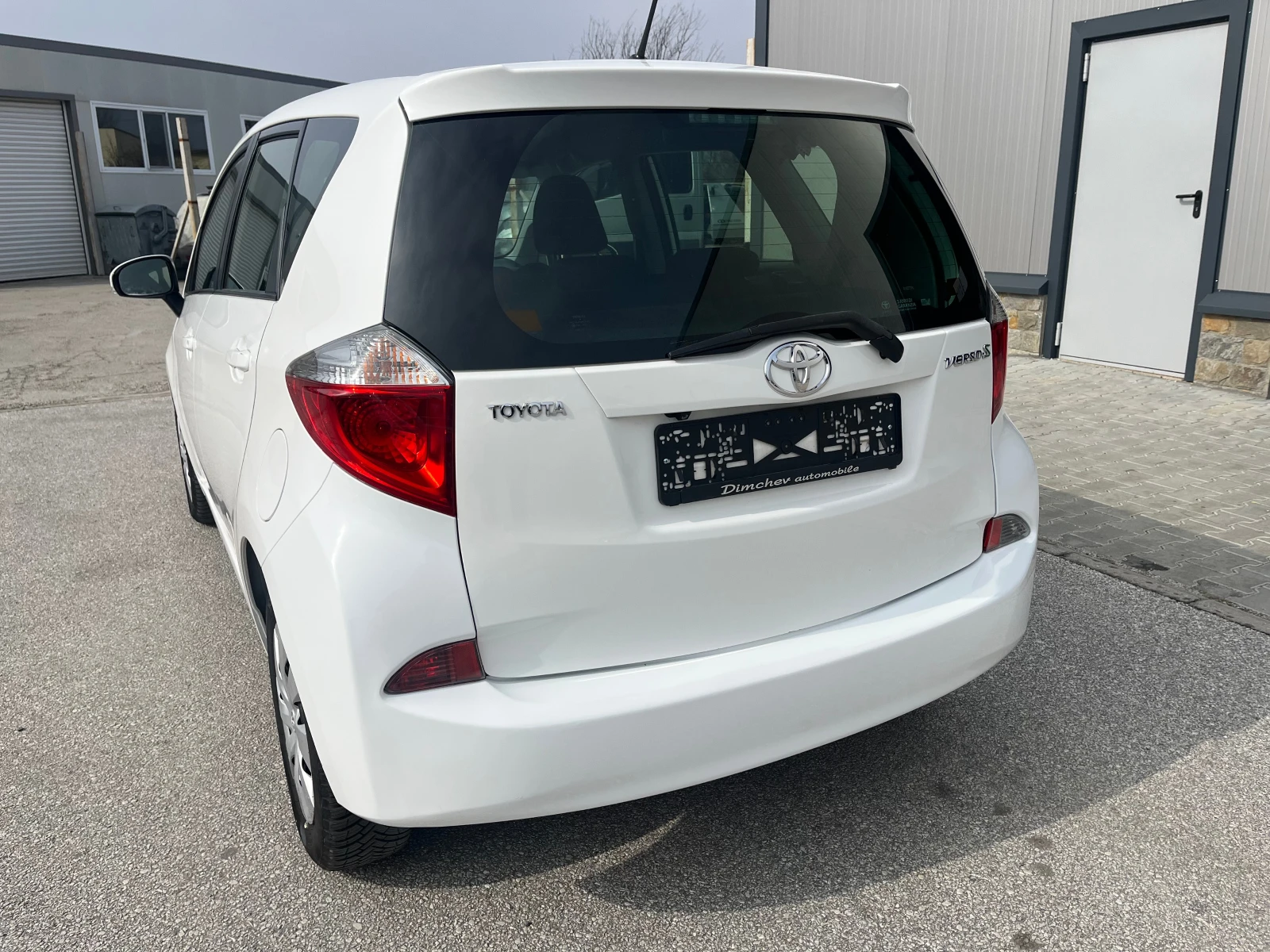 Toyota Verso S 1.33 i, снимка 6 - Автомобили и джипове - 54144698