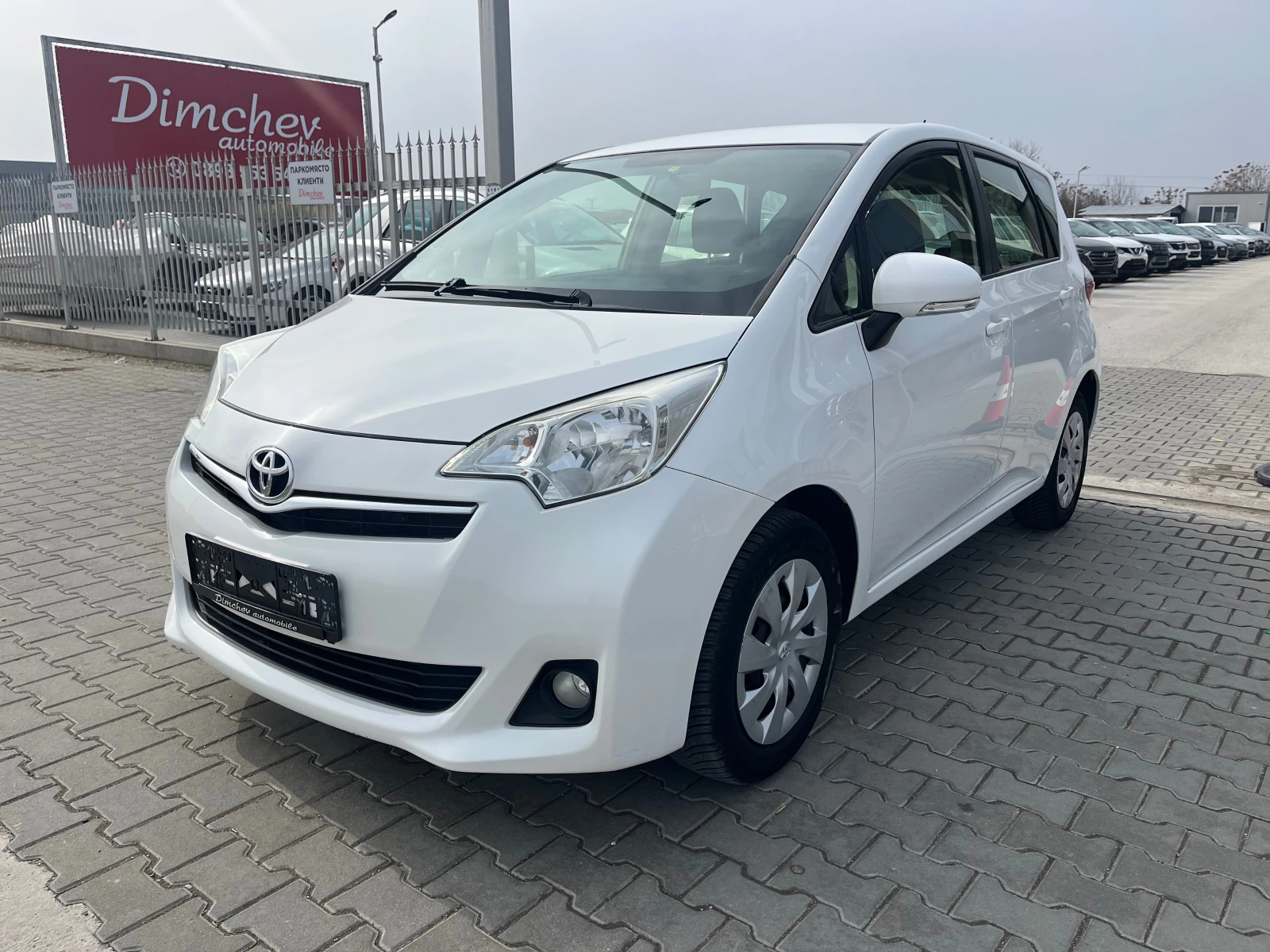 Toyota Verso S 1.33 i, снимка 2 - Автомобили и джипове - 54144698