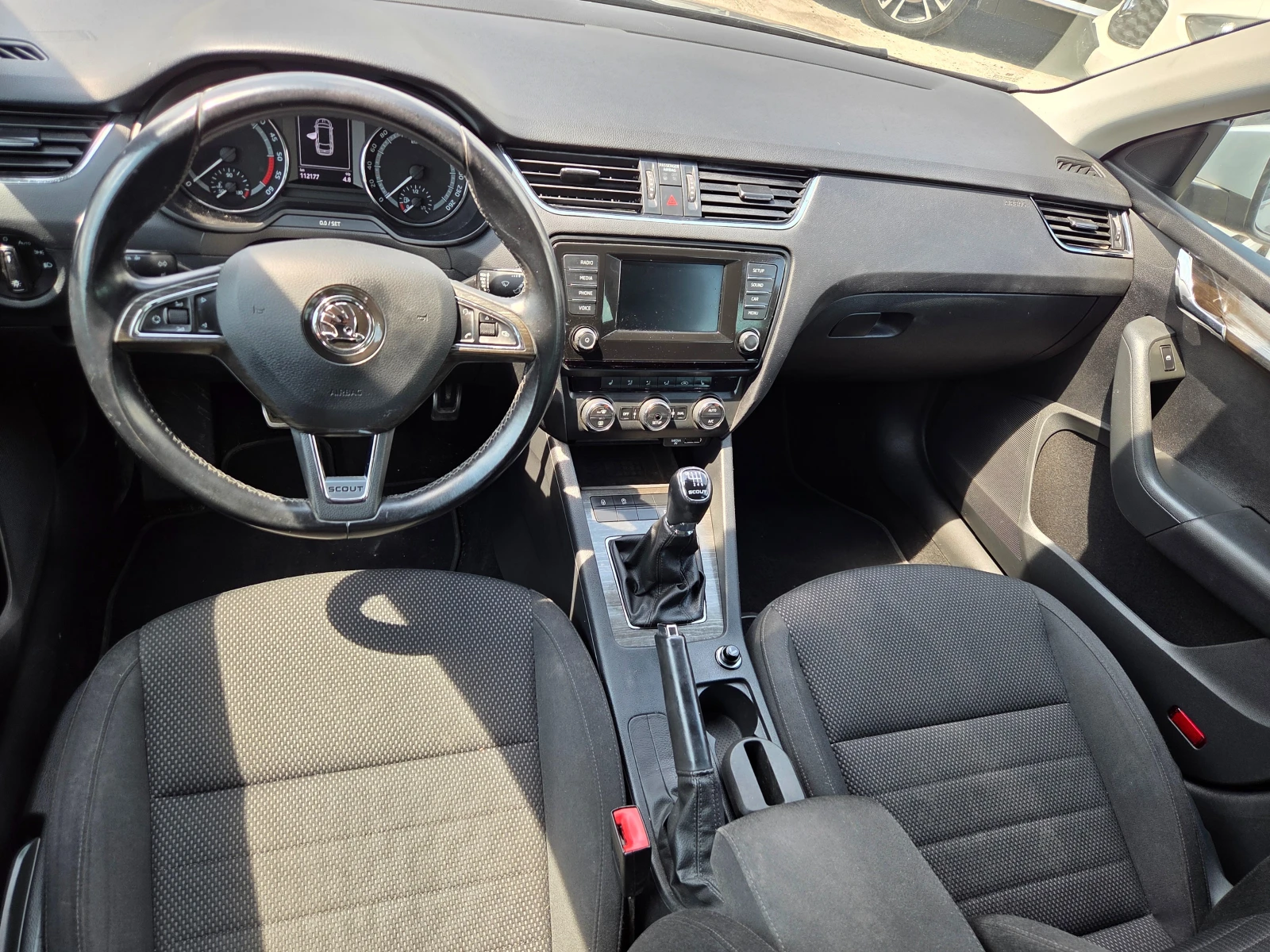 Skoda Octavia Scout 2.0D, снимка 10 - Автомобили и джипове - 55325415