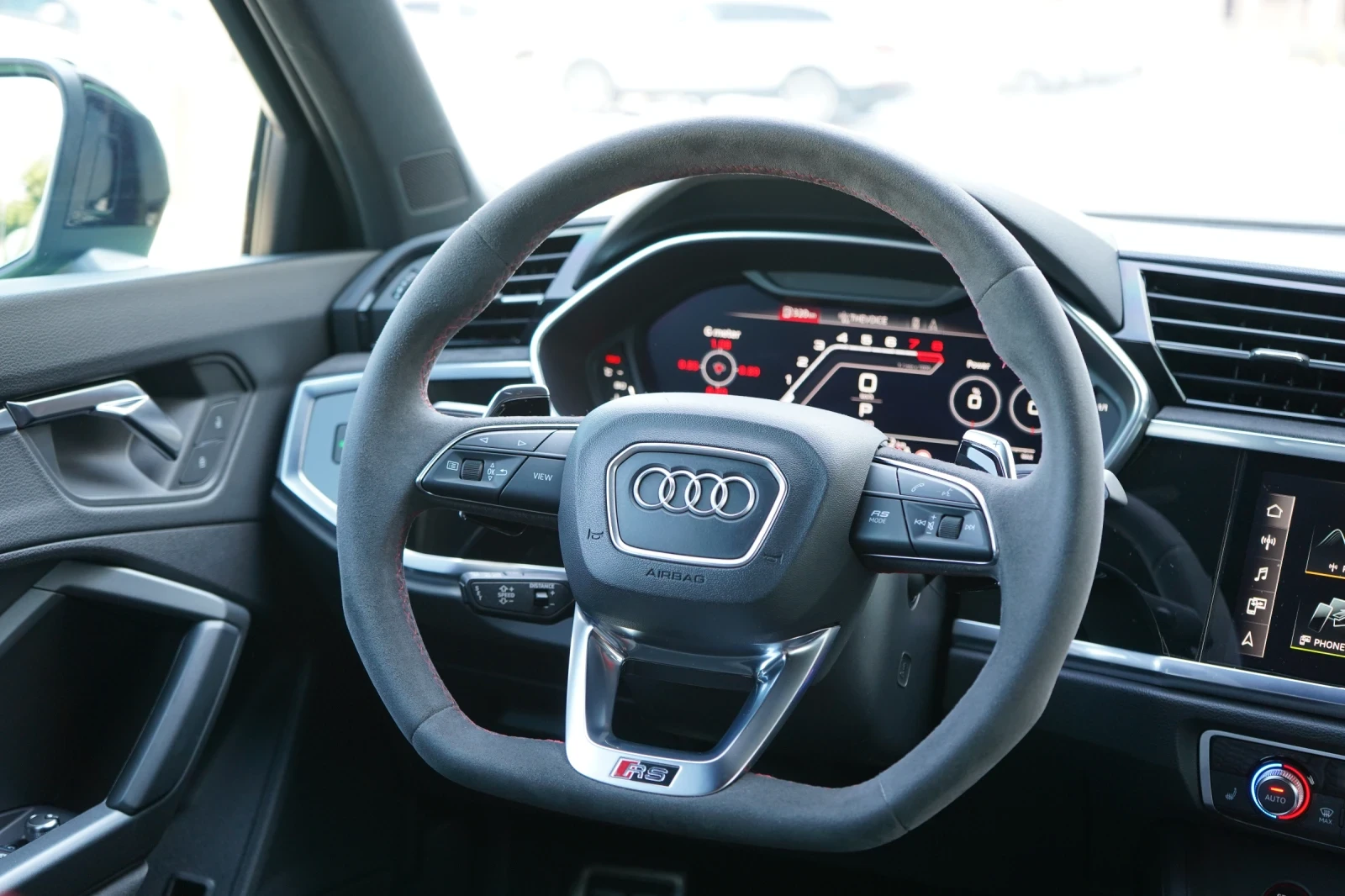 Audi RSQ3 SPORTBACK* CARBON* CERAMIC* B&O* CAM* KEYLESS* DIS, снимка 10 - Автомобили и джипове - 55569254