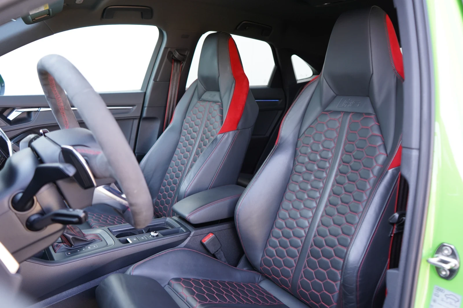 Audi RSQ3 SPORTBACK* CARBON* CERAMIC* B&O* CAM* KEYLESS* DIS, снимка 8 - Автомобили и джипове - 55569254