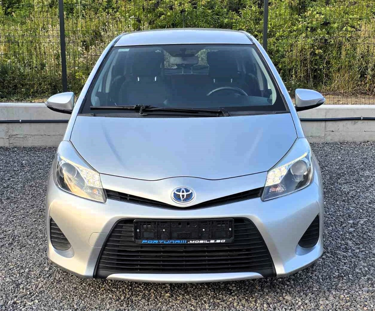 Toyota Yaris 1.5vvt-i Hybrid/Lounge, снимка 2 - Автомобили и джипове - 55595201