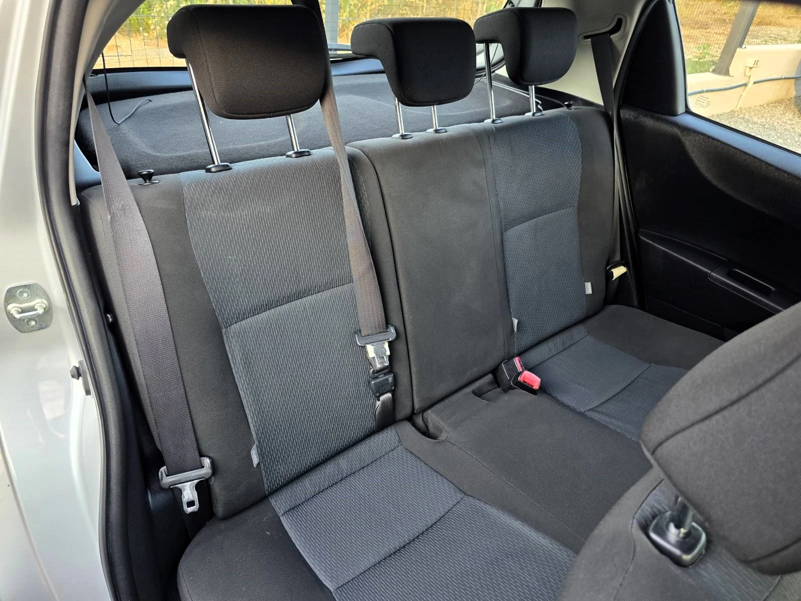 Toyota Yaris 1.5vvt-i Hybrid/Lounge, снимка 13 - Автомобили и джипове - 55595201