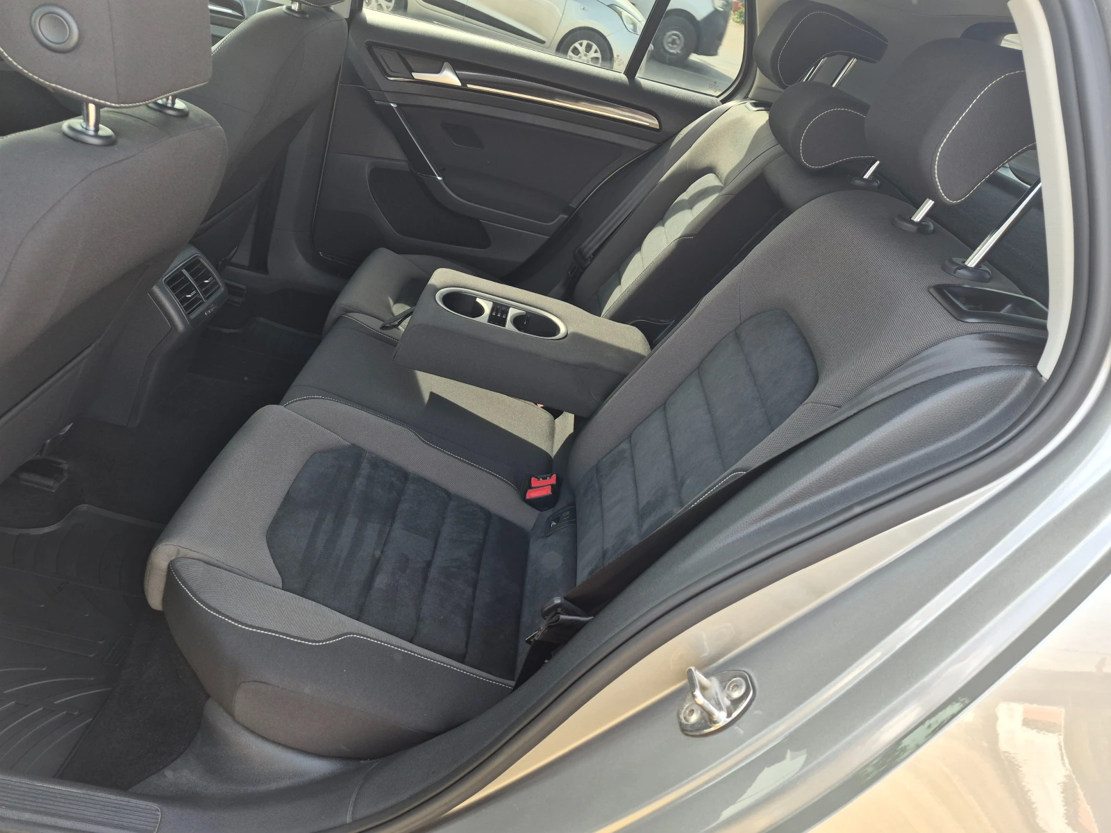 VW Golf 1.6TDI 4MOTION, снимка 12 - Автомобили и джипове - 56390800