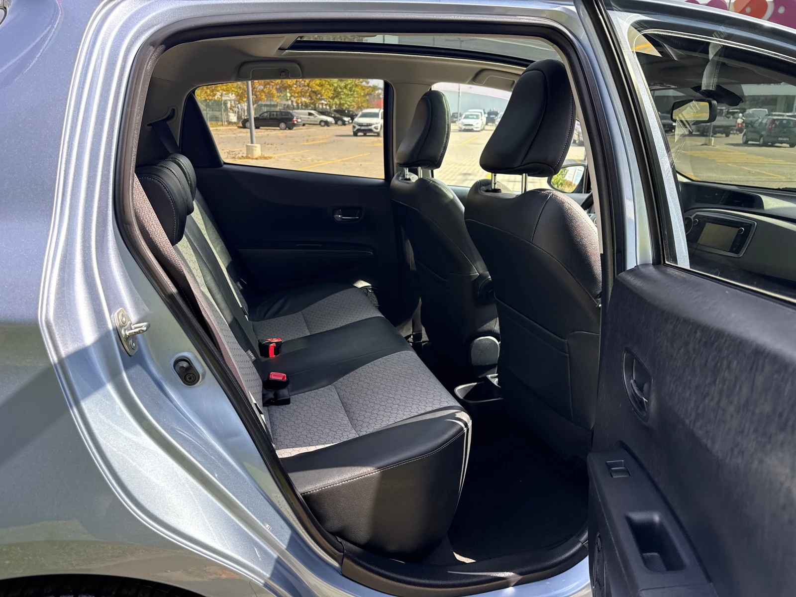 Toyota Yaris Key-Less/Panorama/Camera/����� �����/Avtom�tic/Top | Mobile.bg � ����������� 12