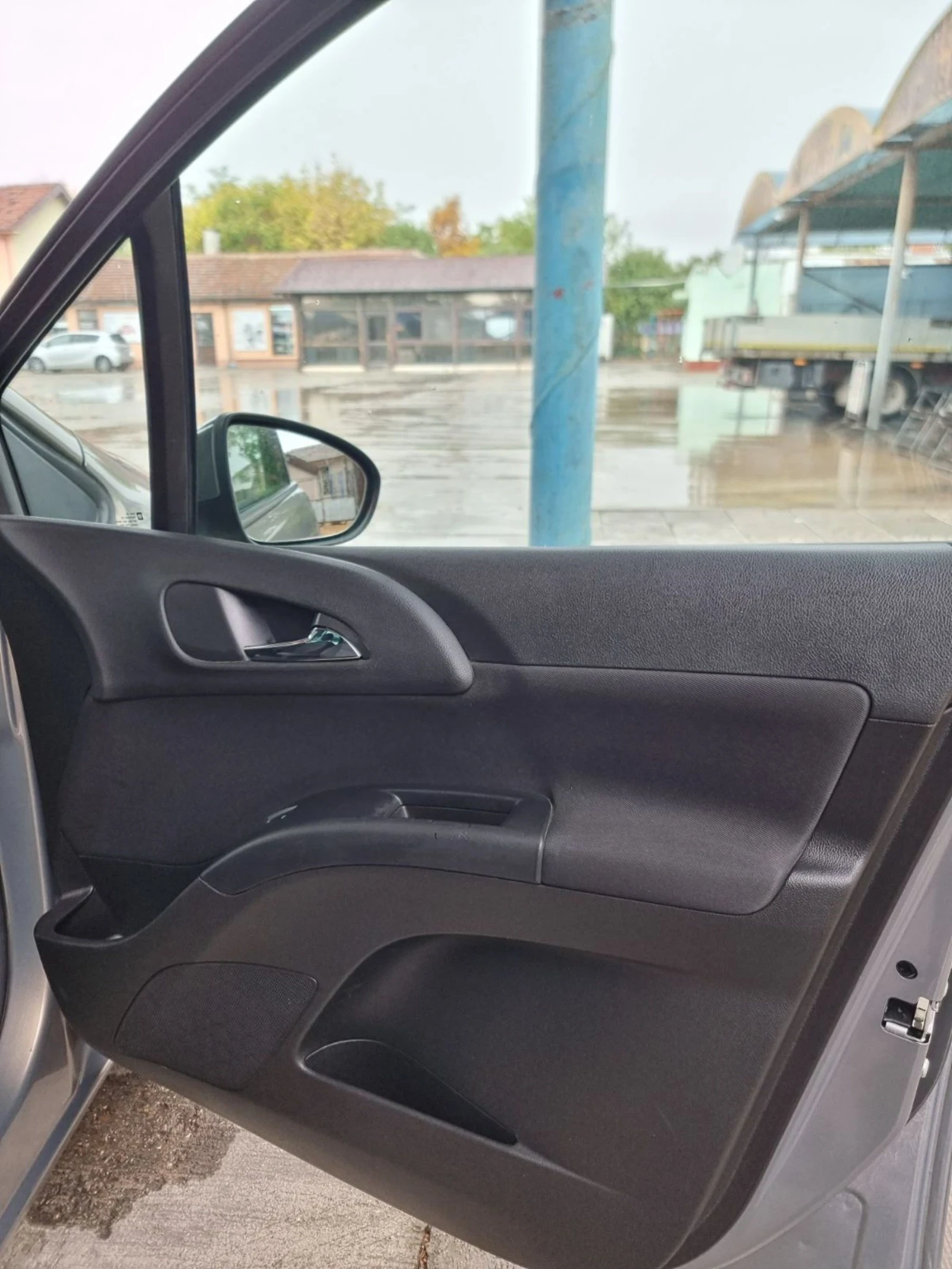 Opel Meriva 1.3, снимка 15 - Автомобили и джипове - 56585402