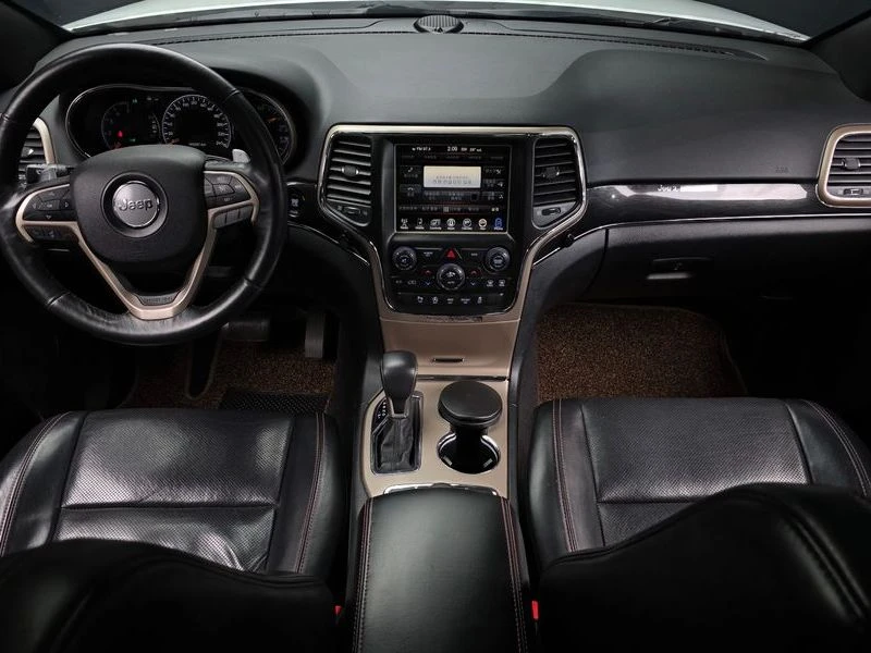 Jeep Cherokee 3.0 Diesel 75th Special Edition| 240к.с.| ВКЛ.ТЕХН, снимка 7 - Автомобили и джипове - 55644239