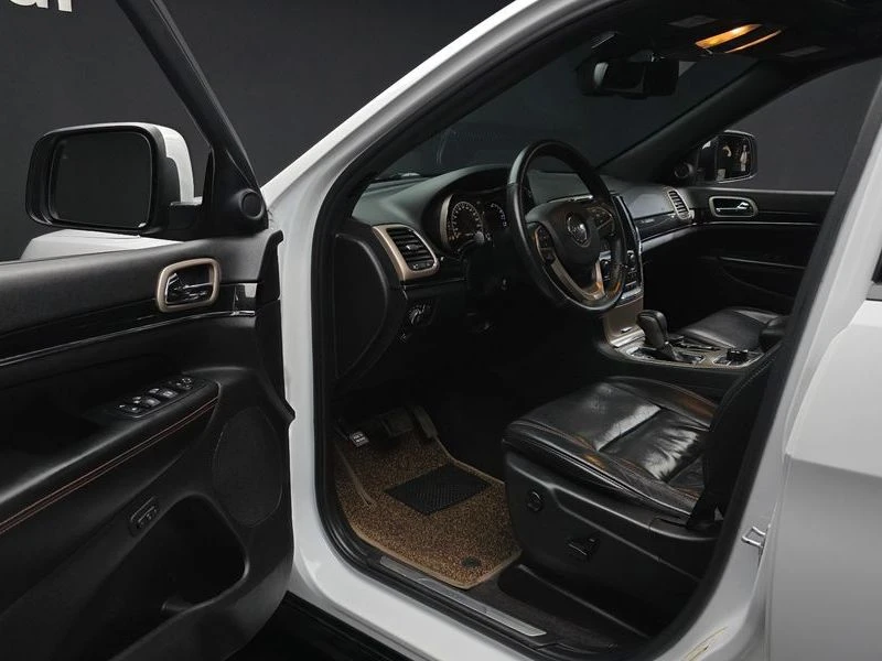 Jeep Cherokee 3.0 Diesel 75th Special Edition| 240к.с.| ВКЛ.ТЕХН, снимка 10 - Автомобили и джипове - 55644239