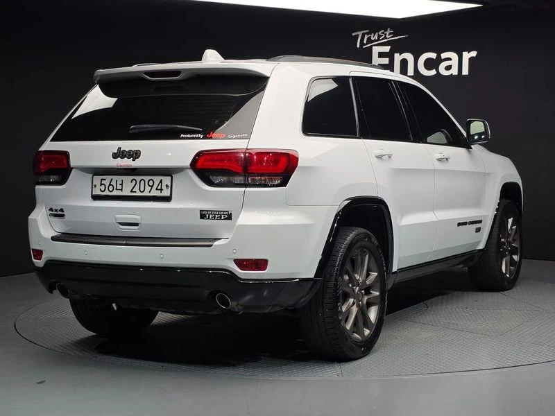 Jeep Cherokee 3.0 Diesel 75th Special Edition| 240к.с.| ВКЛ.ТЕХН, снимка 2 - Автомобили и джипове - 55644239