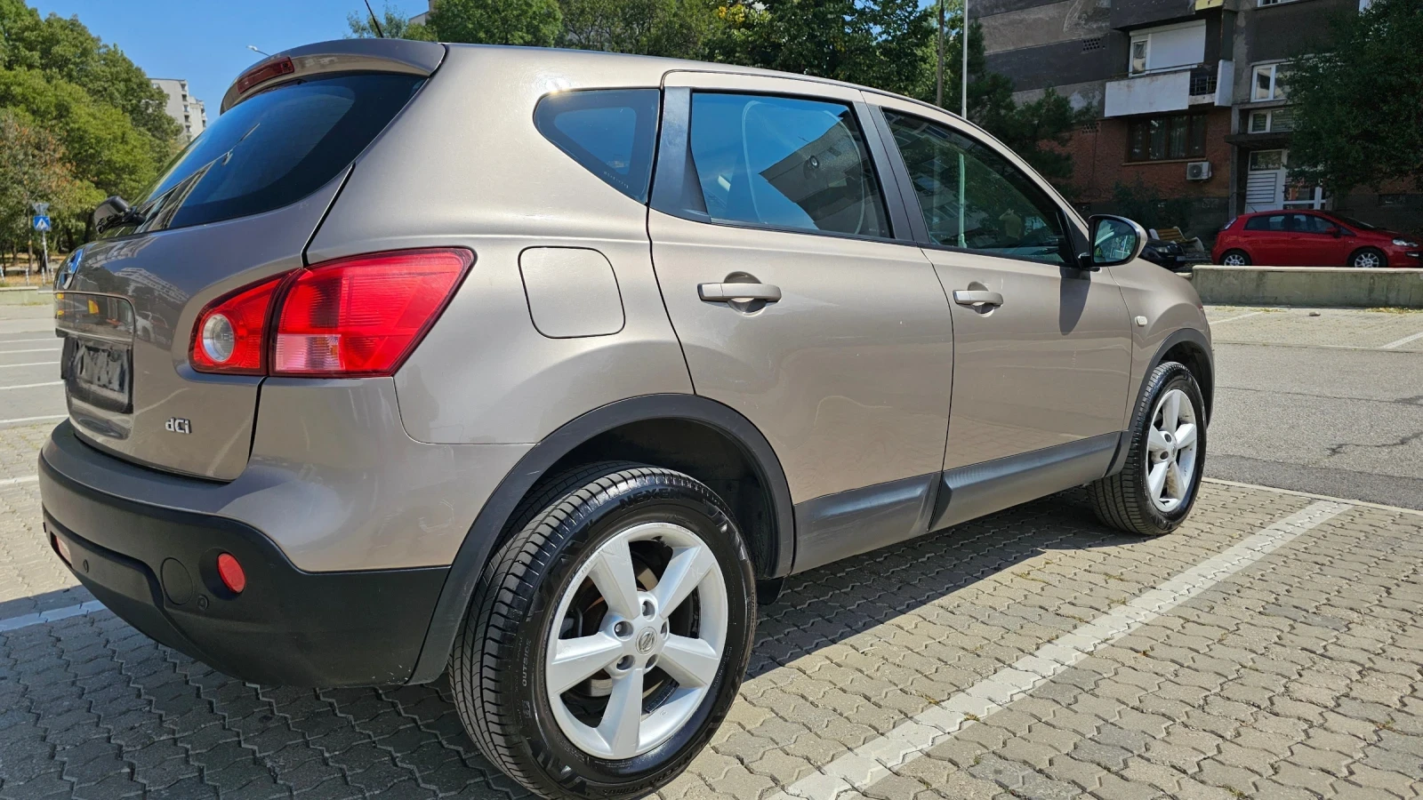 Nissan Qashqai  2.0 dCi 4x4 Автоматик  - изображение 6