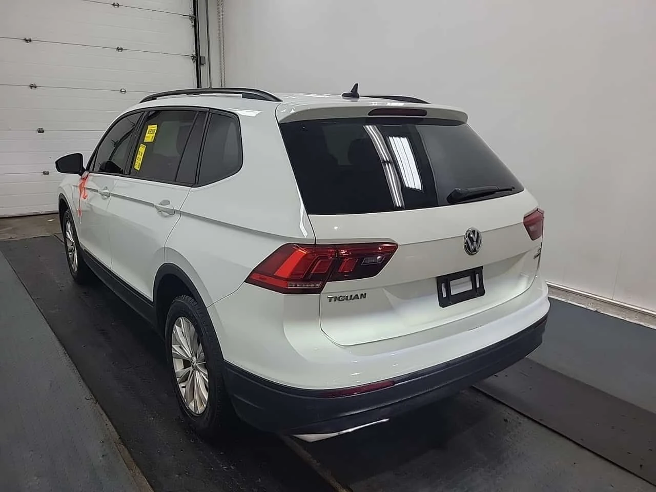 VW Tiguan * TRENDLINE * CARFAX * 2 КЛЮЧА, снимка 4 - Автомобили и джипове - 53864896