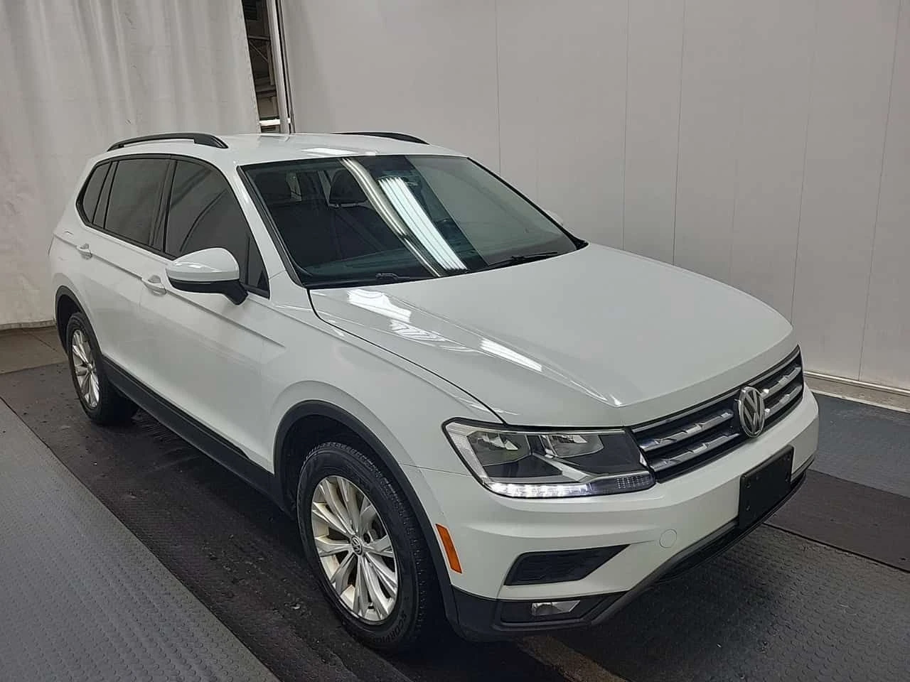 VW Tiguan * TRENDLINE * CARFAX * 2 КЛЮЧА, снимка 2 - Автомобили и джипове - 53864896