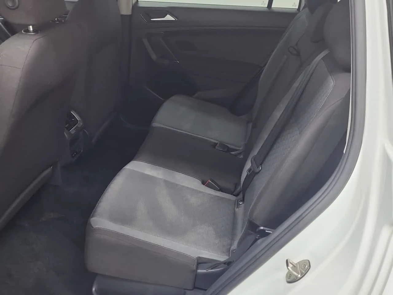 VW Tiguan * TRENDLINE * CARFAX * 2 КЛЮЧА, снимка 13 - Автомобили и джипове - 53864896