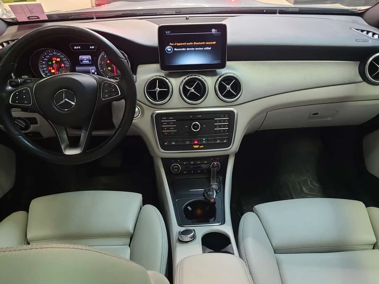 Mercedes-Benz GLA 250 CARFAX /Кожа/Нави/Подгрев/Панорама+ Гуми, снимка 7 - Автомобили и джипове - 53987312