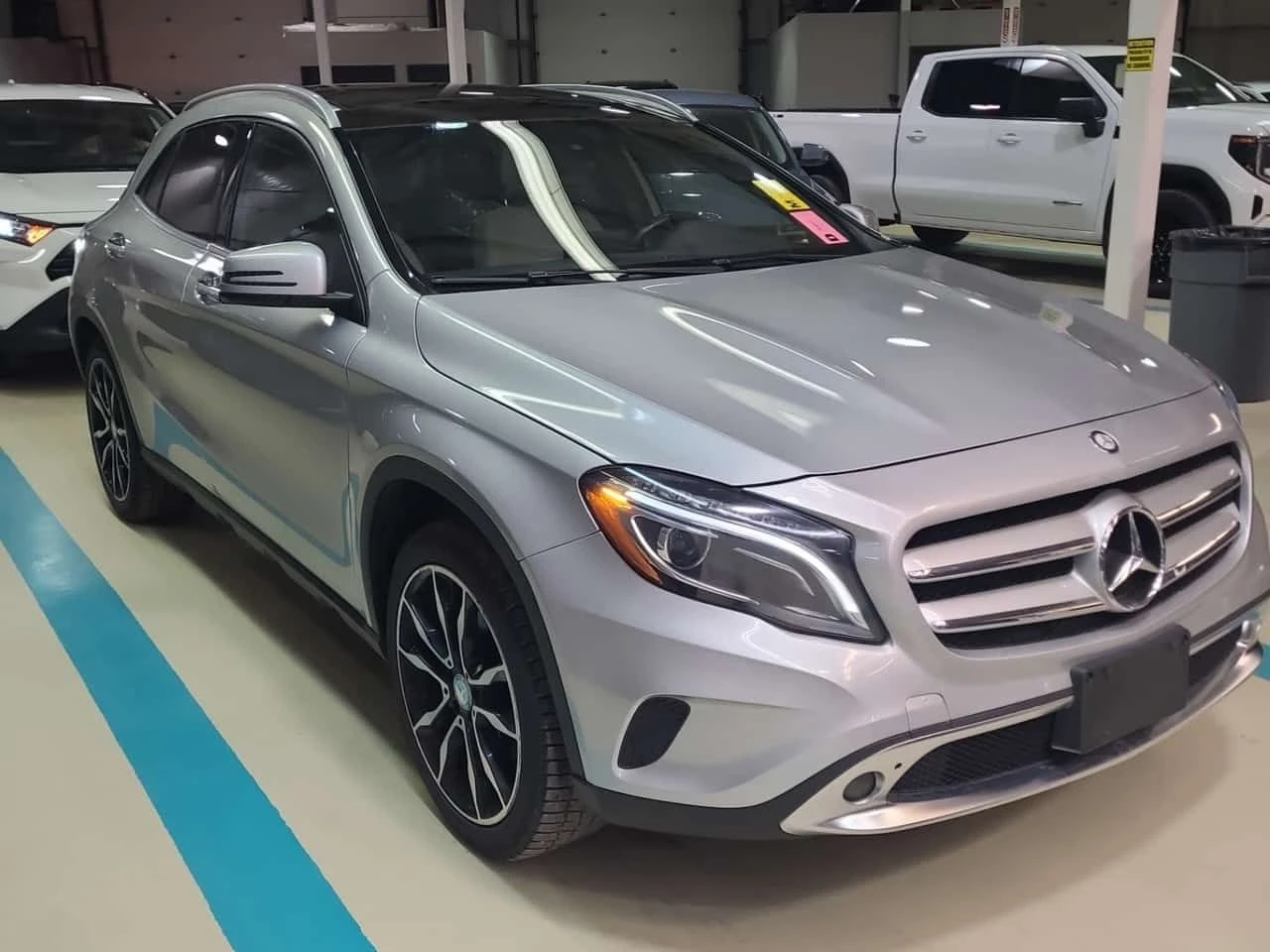 Mercedes-Benz GLA 250 CARFAX /Кожа/Нави/Подгрев/Панорама+ Гуми, снимка 2 - Автомобили и джипове - 53987312