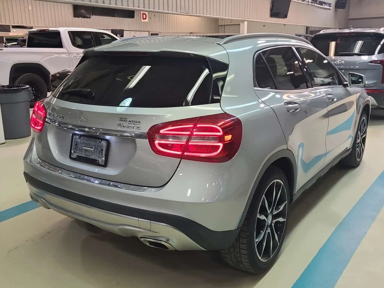 Mercedes-Benz GLA 250 CARFAX /Кожа/Нави/Подгрев/Панорама+ Гуми, снимка 3 - Автомобили и джипове - 53987312