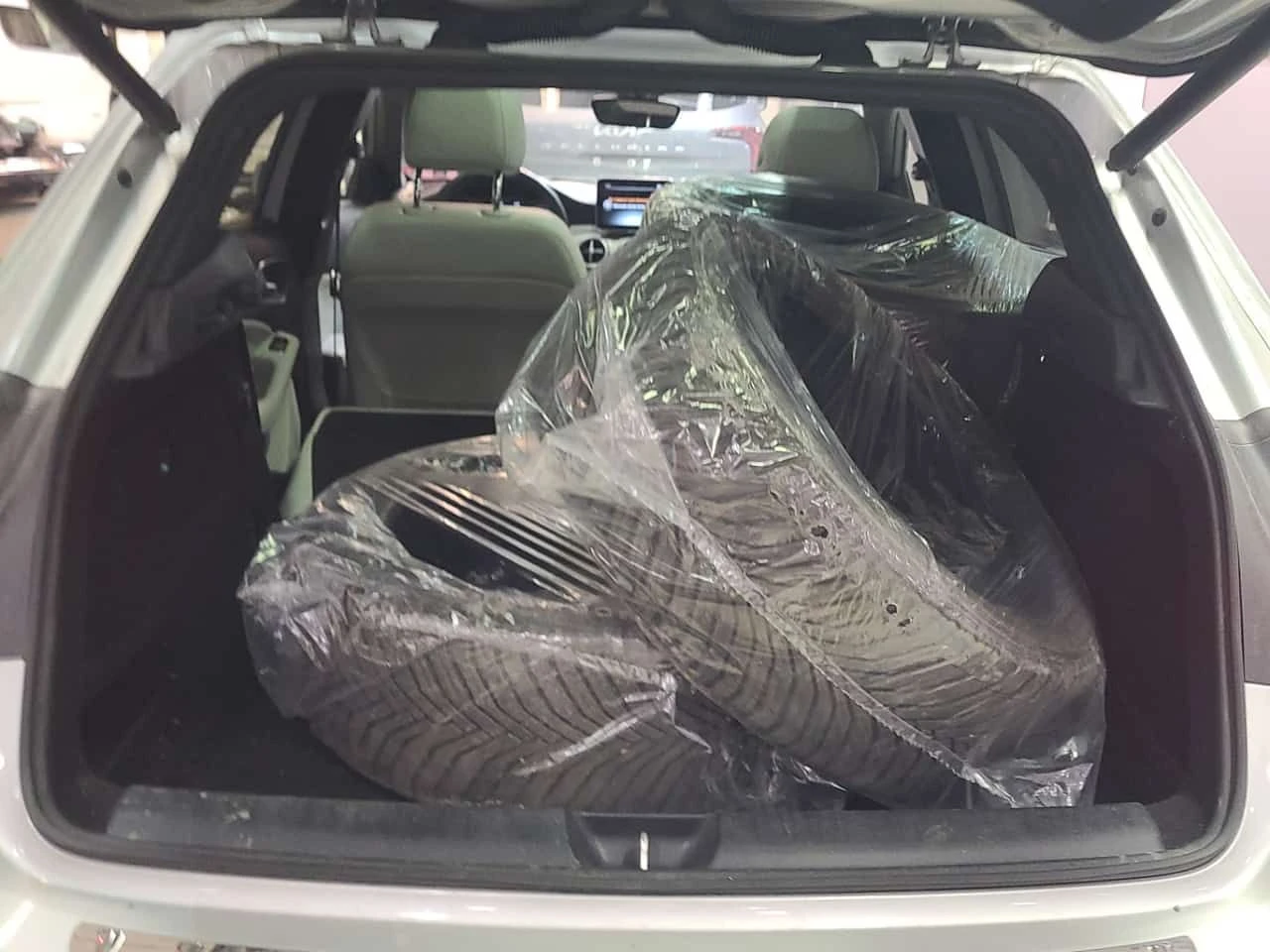 Mercedes-Benz GLA 250 CARFAX /Кожа/Нави/Подгрев/Панорама+ Гуми, снимка 12 - Автомобили и джипове - 53987312