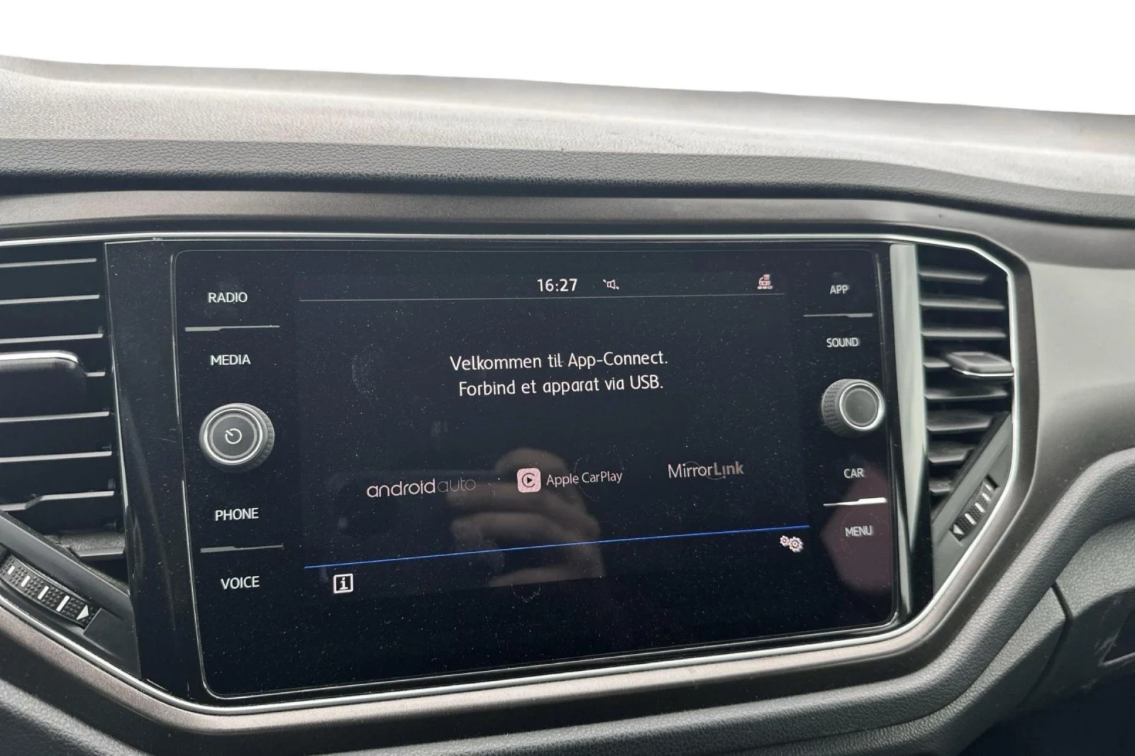 VW T-Roc 1.5 TSI | 150HP | 6M | CarPlay | Camera, снимка 11 - Автомобили и джипове - 55251252