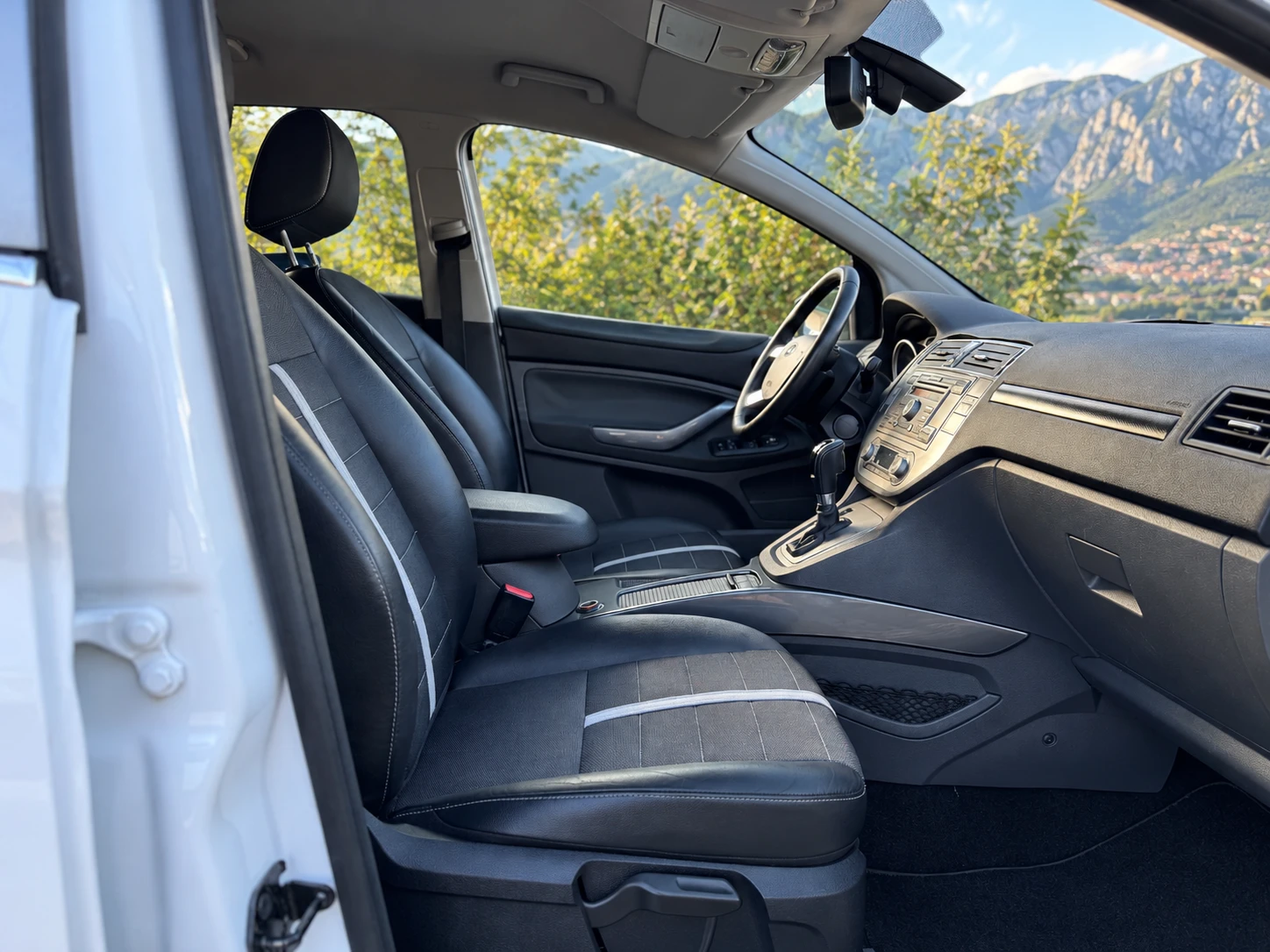 Ford Kuga 2.0TDCI* Titanium* 4x4* KeyLess, снимка 9 - Автомобили и джипове - 56315733