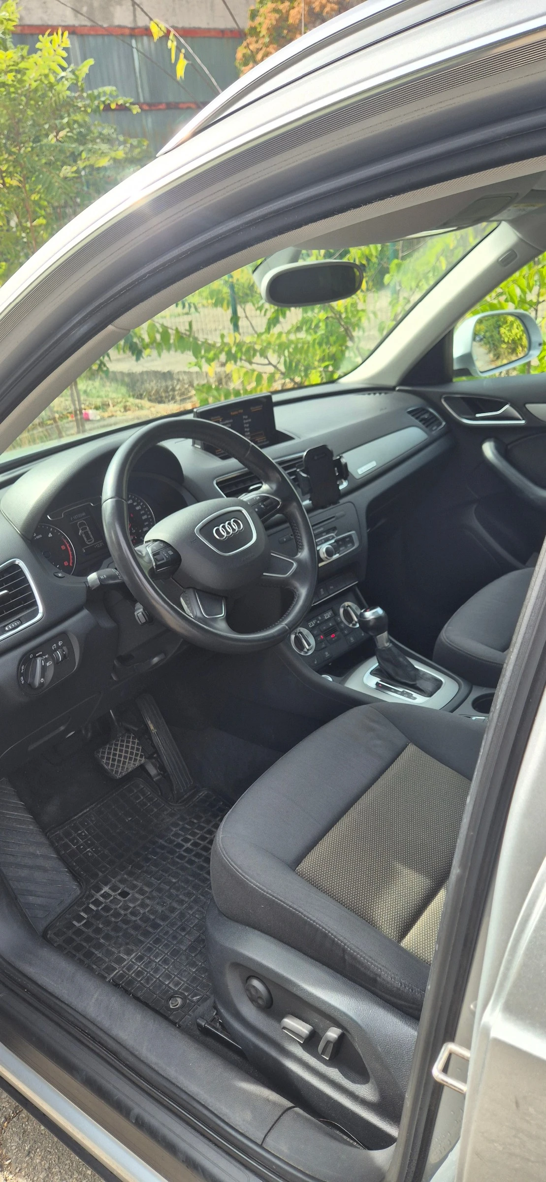 Audi Q3 2.0 TDI, снимка 14 - Автомобили и джипове - 56530992