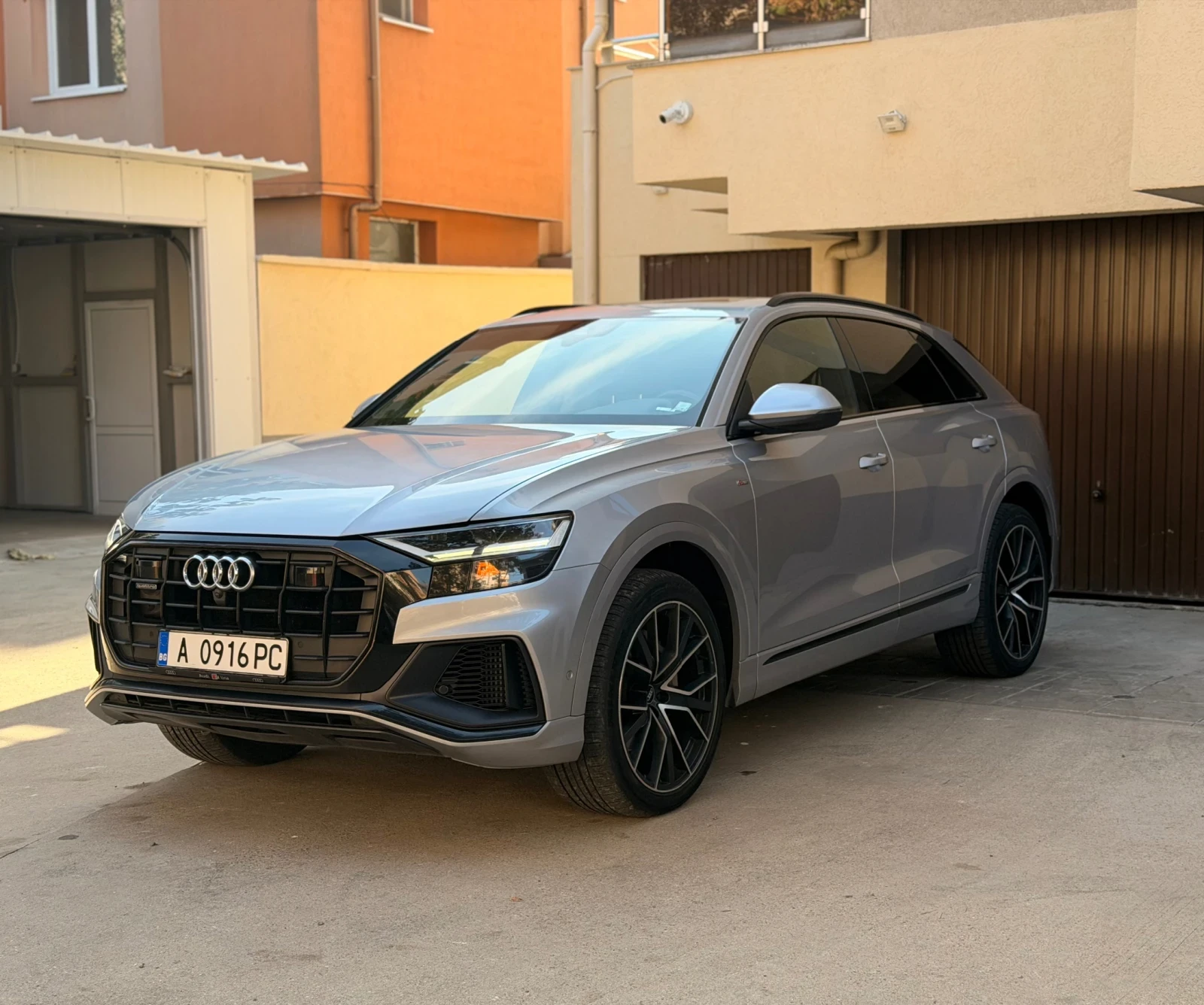 Audi Q8 S-line Black optic 