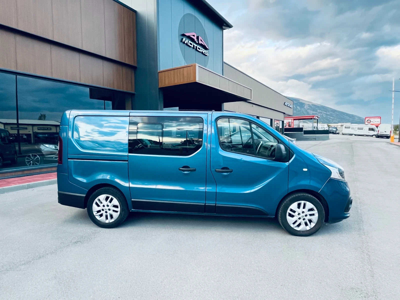 Opel Vivaro 6-МЕСТА;КЛИМАТИК;НАВИГАЦИЯ; - изображение 5