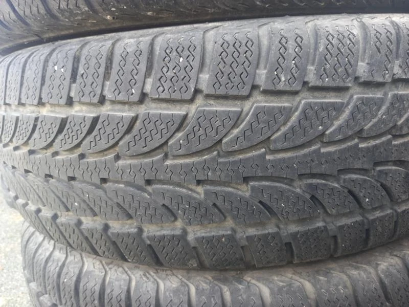 Гуми Зимни 225/70R16, снимка 1 - Гуми и джанти - 36669601