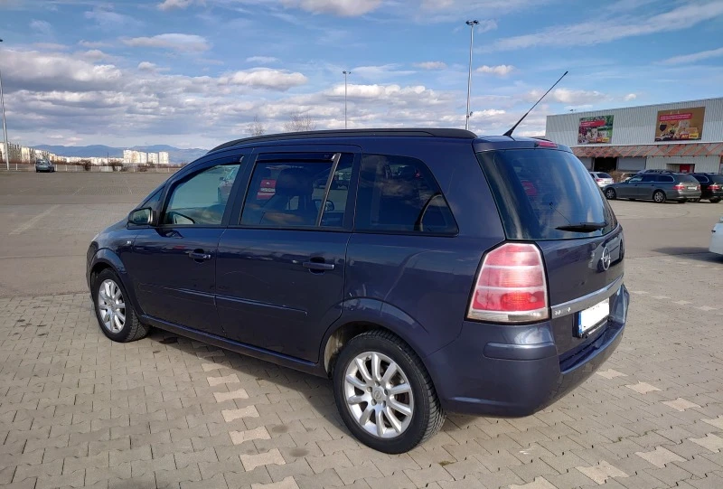 Opel Zafira 1.6 МЕТАН, снимка 4 - Автомобили и джипове - 46176384