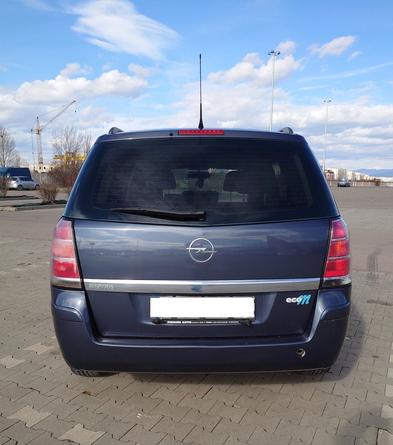 Opel Zafira 1.6 МЕТАН, снимка 5 - Автомобили и джипове - 46176384