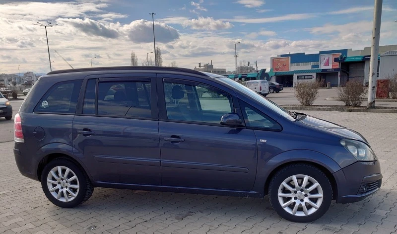 Opel Zafira 1.6 МЕТАН, снимка 8 - Автомобили и джипове - 46176384