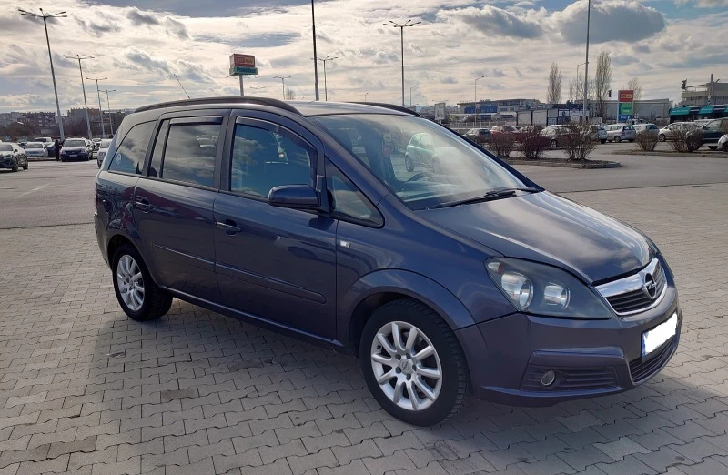 Opel Zafira 1.6 МЕТАН, снимка 9 - Автомобили и джипове - 46176384