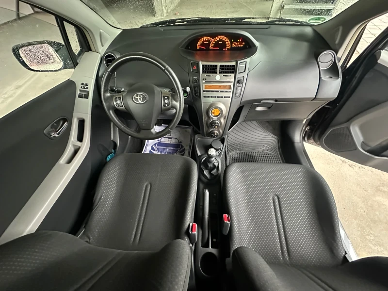 Toyota Yaris 1.3* KEYLESS GO* KLIMATRONIK* REALNI KM* 6 SPEED* , снимка 10 - Автомобили и джипове - 49545821