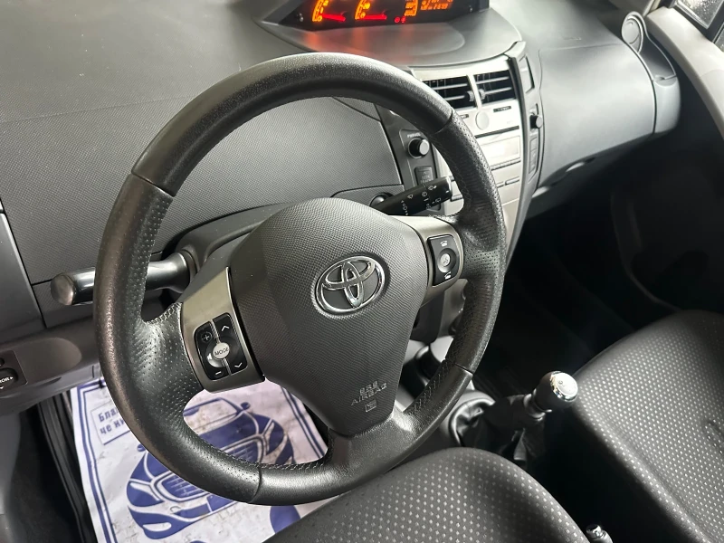 Toyota Yaris 1.3* KEYLESS GO* KLIMATRONIK* REALNI KM* 6 SPEED* , снимка 9 - Автомобили и джипове - 49545821