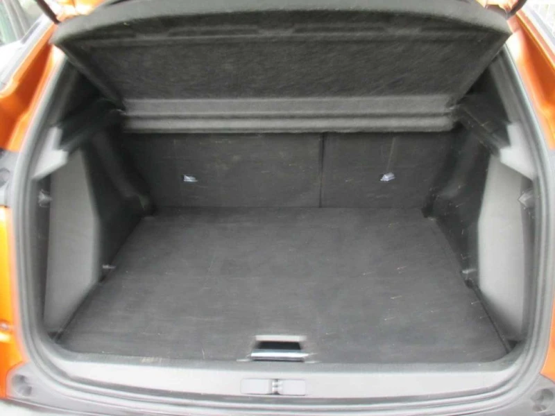 Peugeot 2008, снимка 8 - Автомобили и джипове - 52322735