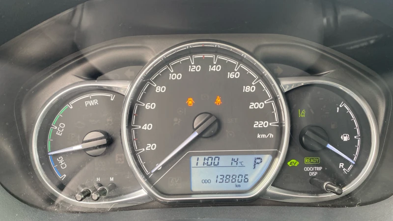 Toyota Yaris 1.5H, снимка 15 - Автомобили и джипове - 52462219