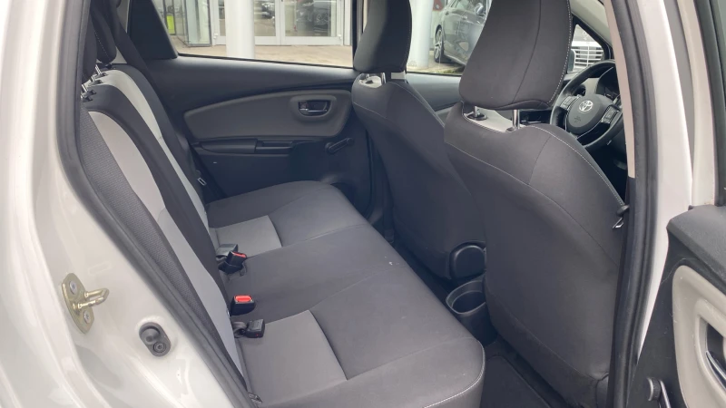 Toyota Yaris 1.5H, снимка 9 - Автомобили и джипове - 52462219